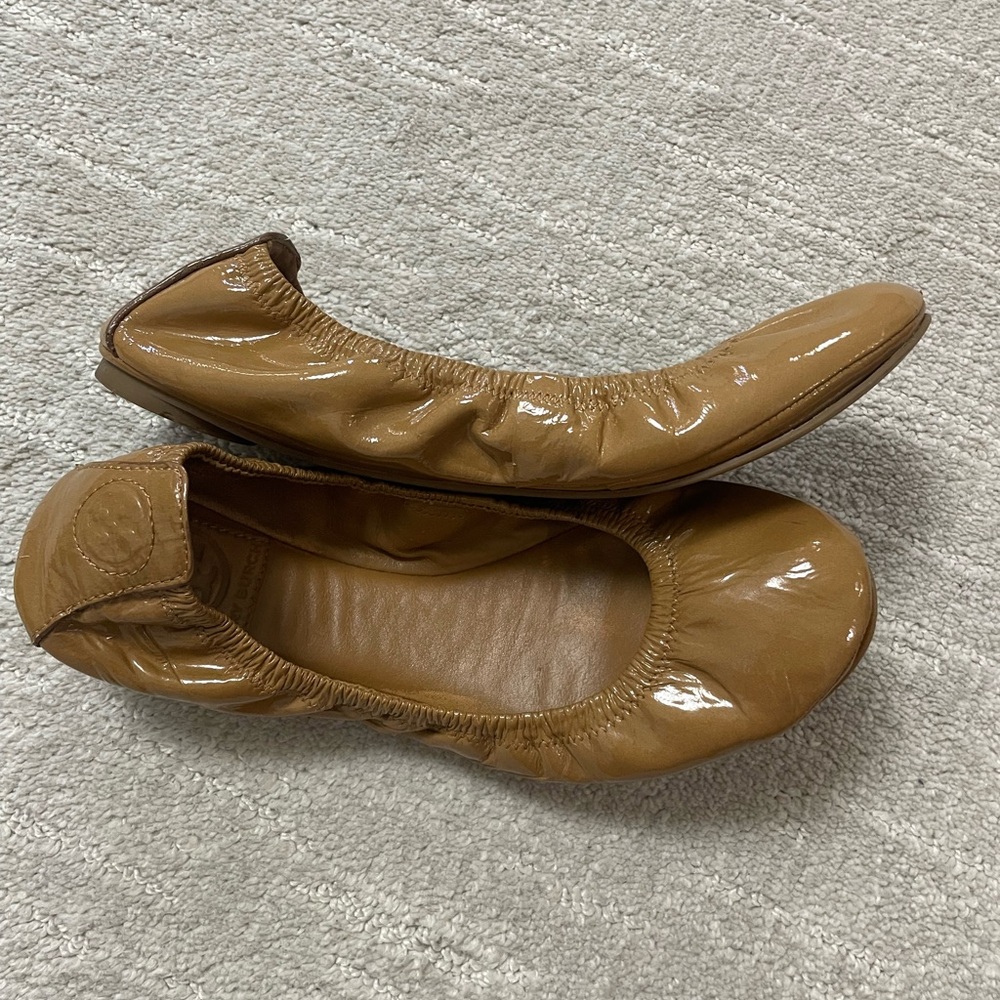 Tory Burch Glossy Tan Ballet Flats - Picture 7 of 7